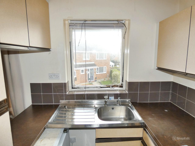 25 Greylees Avenue, Hull, HU6 7YG 10