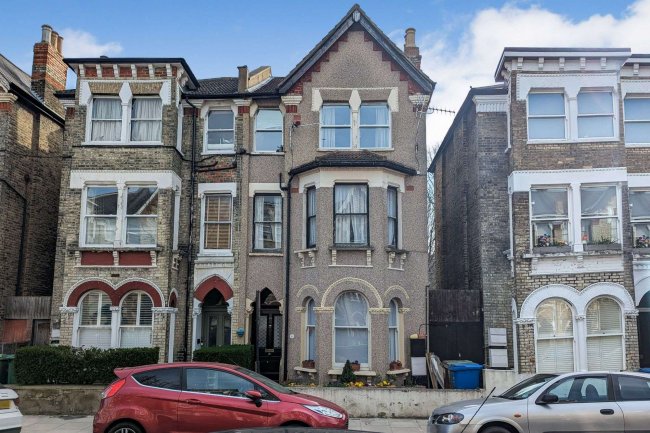 39 Oakhurst Grove, Peckham Rye, London, SE22 9AH 2
