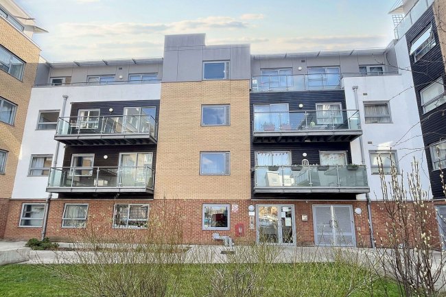 Flat 7, Clover Lodge, Talbot Close, Mitcham, CR4 1FE 2