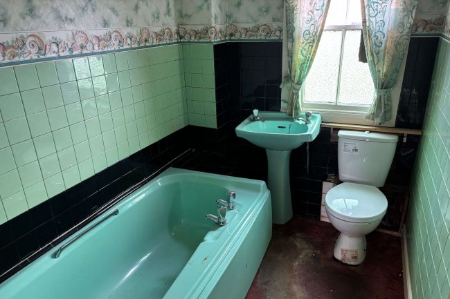 31 Guion Road. Litherland, Liverpool, L21 8ND 2