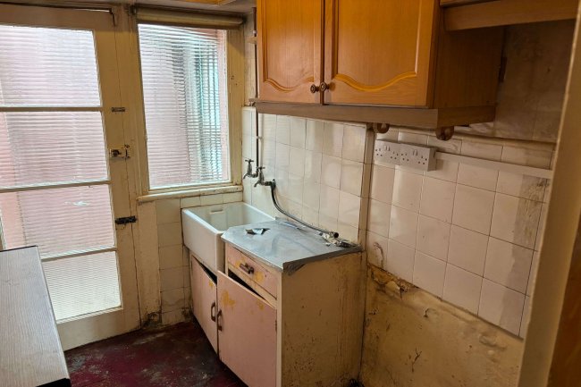 31 Guion Road. Litherland, Liverpool, L21 8ND 2