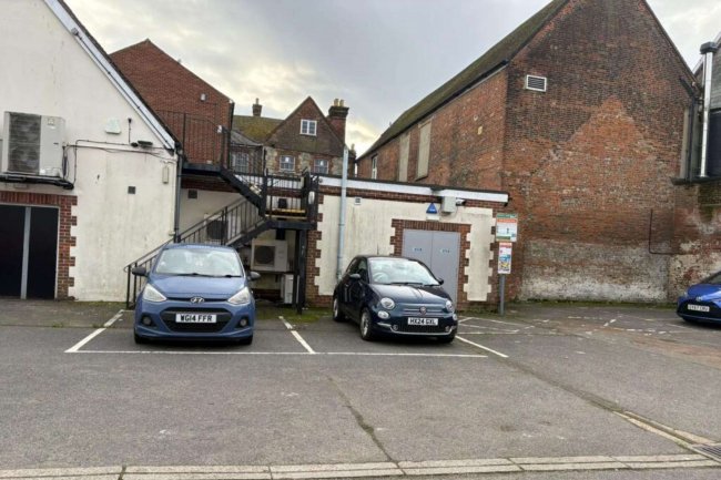 Upper Floors, 117-118 High Street, Newport, PO30 1TP 6