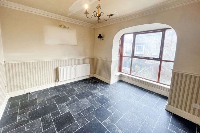 43 Farriers Road, Epsom, Surrey, KT17 1LP 3