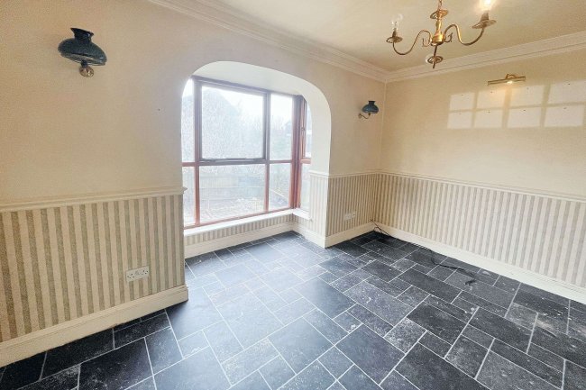 43 Farriers Road, Epsom, Surrey, KT17 1LP 3