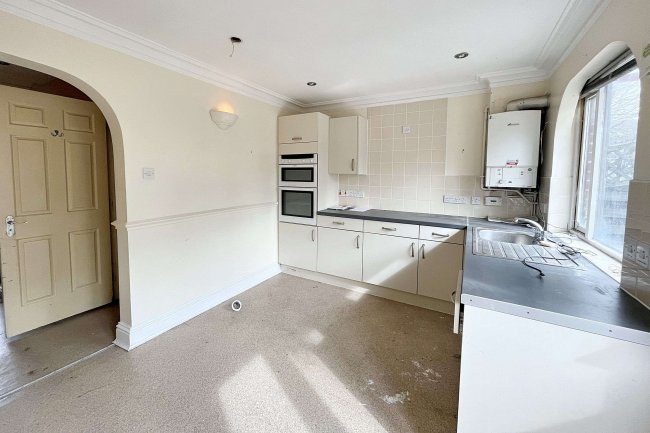 43 Farriers Road, Epsom, Surrey, KT17 1LP 3