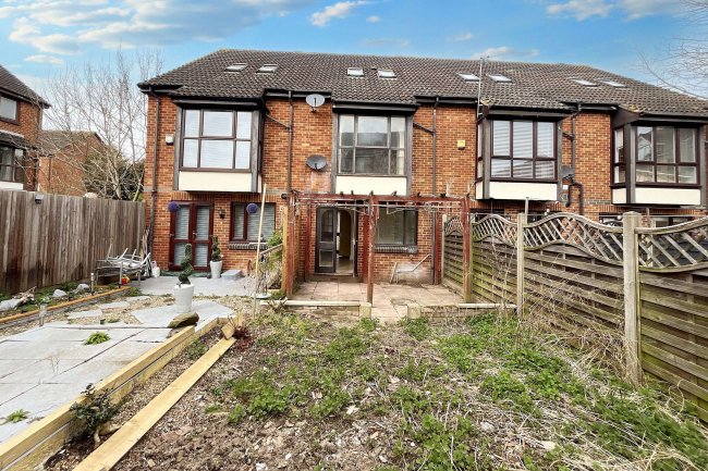 43 Farriers Road, Epsom, Surrey, KT17 1LP 3