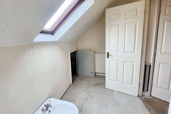 43 Farriers Road, Epsom, Surrey, KT17 1LP 3