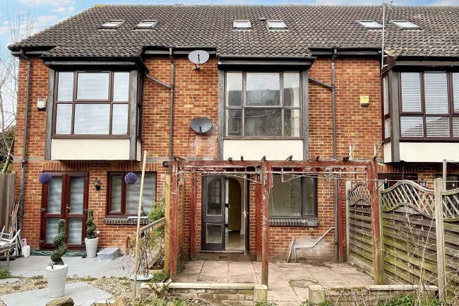 43 Farriers Road, Epsom, Surrey, KT17 1LP 3