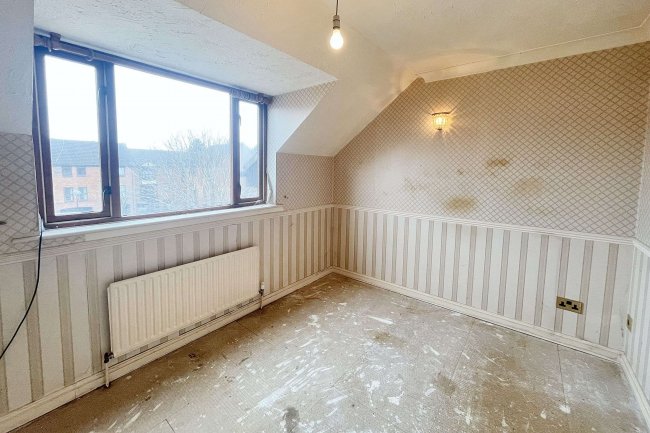 43 Farriers Road, Epsom, Surrey, KT17 1LP 3