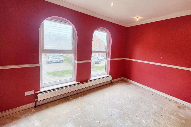 43 Farriers Road, Epsom, Surrey, KT17 1LP 3