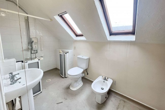 43 Farriers Road, Epsom, Surrey, KT17 1LP 3