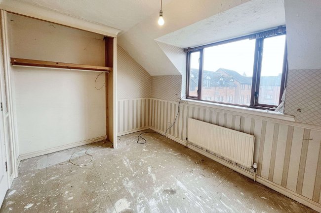 43 Farriers Road, Epsom, Surrey, KT17 1LP 3