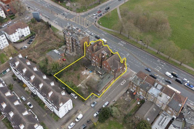 Hambly Mansions, 412-416 Streatham High Road, London, SW16 6EU 8