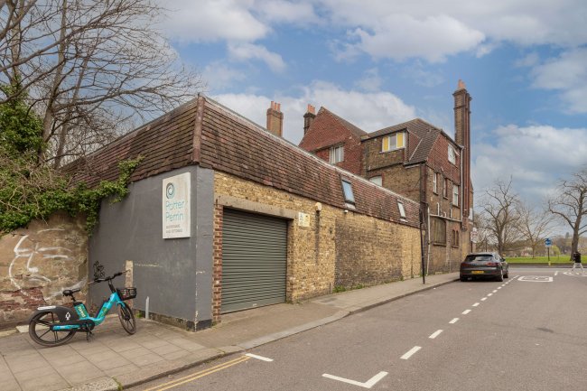 Hambly Mansions, 412-416 Streatham High Road, London, SW16 6EU 8