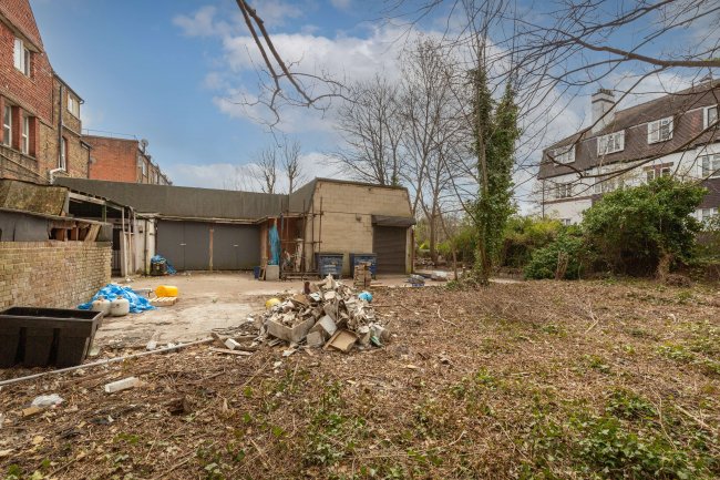 Hambly Mansions, 412-416 Streatham High Road, London, SW16 6EU 8