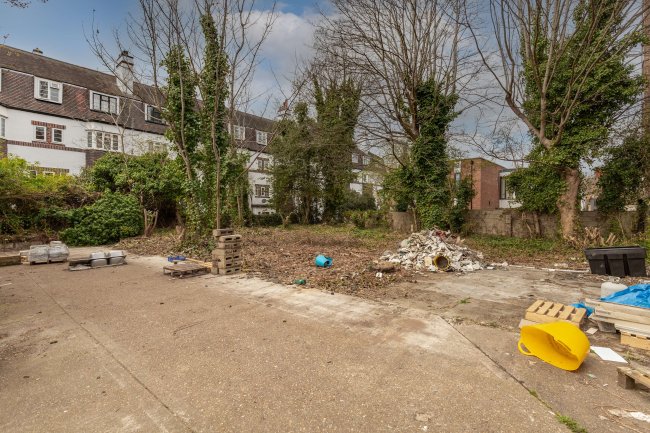 Hambly Mansions, 412-416 Streatham High Road, London, SW16 6EU 8