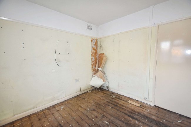 179 Iron Mill Lane, Crayford, Dartford, DA1 4PF 1