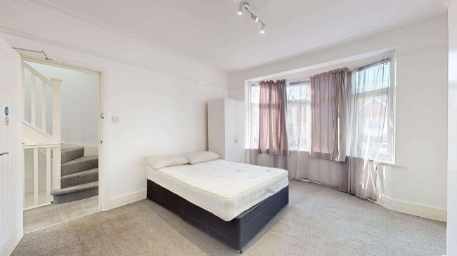 83 Headcorn Road, Thornton Heath, Surrey, CR7 6JS 8