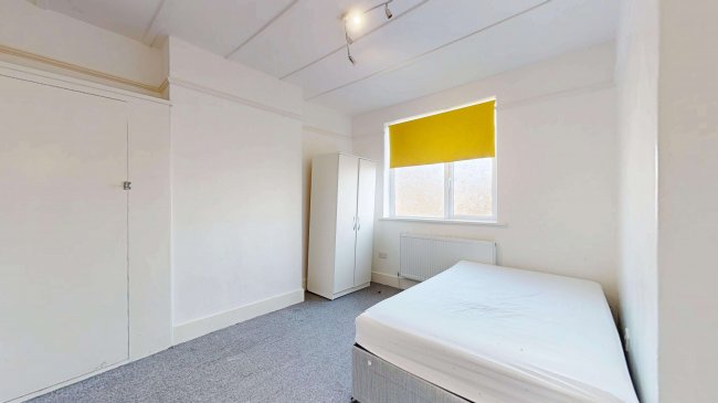 83 Headcorn Road, Thornton Heath, Surrey, CR7 6JS 8