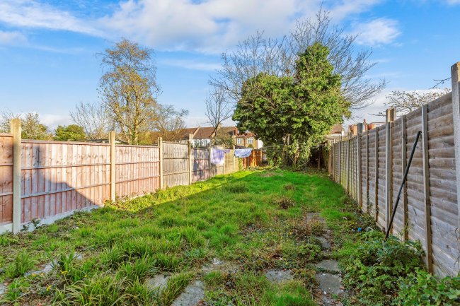 83 Headcorn Road, Thornton Heath, Surrey, CR7 6JS 8