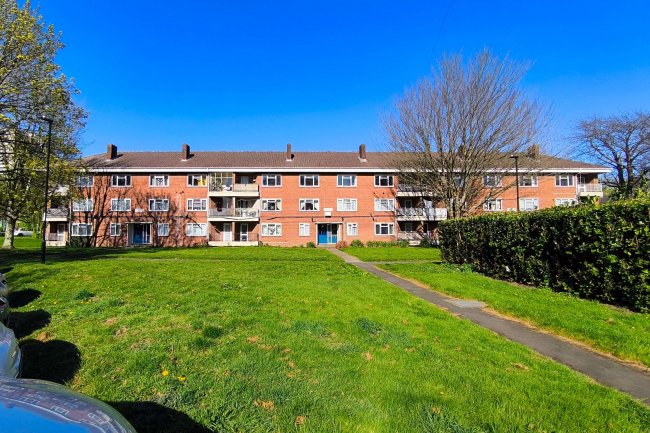 82 Evenlode Road, Southampton, SO16 9EH 1