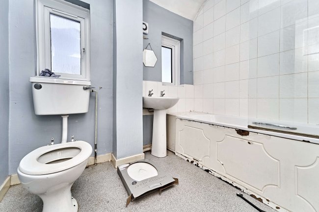 26 Faraday Road, Walsall, WS2 7ER 10