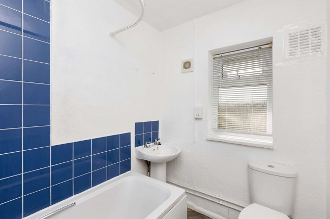 24 Chestnut Road, Oakham, LE15 6QP 9