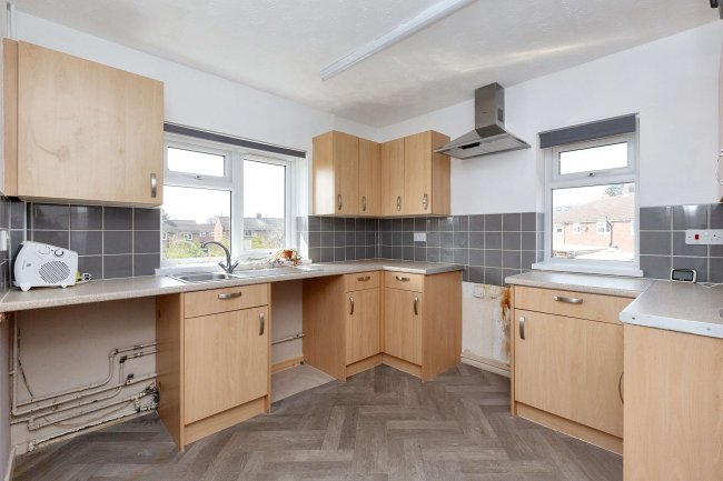 24 Chestnut Road, Oakham, LE15 6QP 9