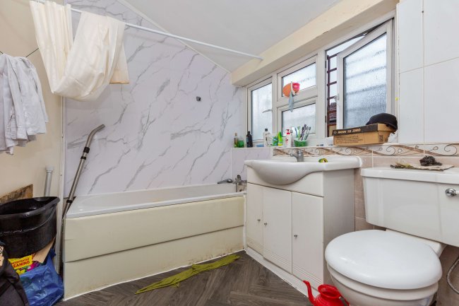 656 - 666 Romford Road, Manor Park, London E12 5AQ 17