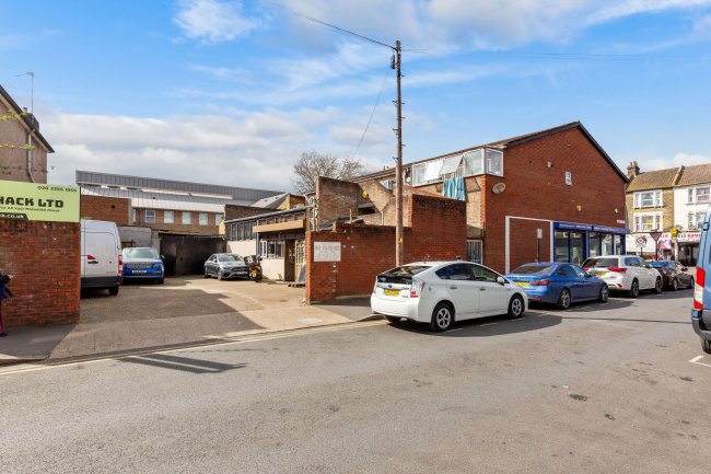 656 - 666 Romford Road, Manor Park, London E12 5AQ 17