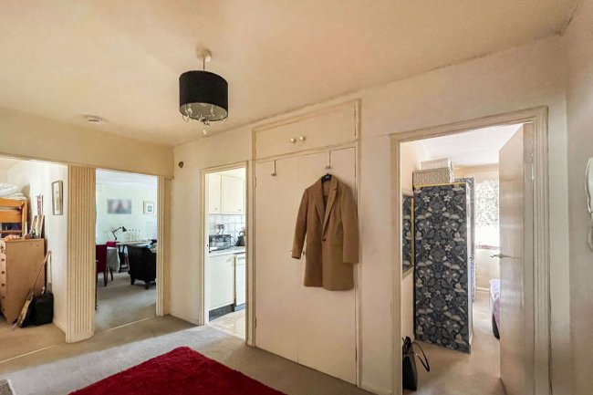 5 Southfields Court, Southfields Road, Eastbourne, East Sussex, BN21 1BX 8