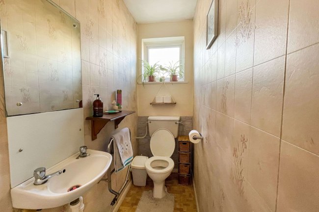 5 Southfields Court, Southfields Road, Eastbourne, East Sussex, BN21 1BX 8