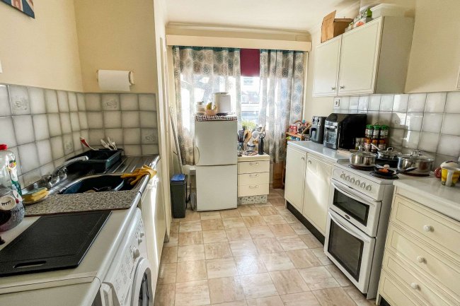 5 Southfields Court, Southfields Road, Eastbourne, East Sussex, BN21 1BX 8