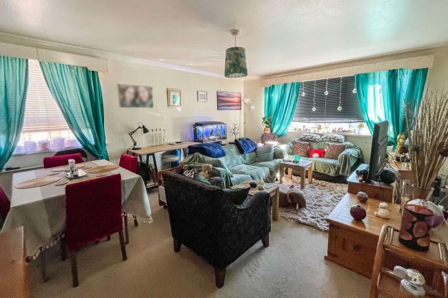 5 Southfields Court, Southfields Road, Eastbourne, East Sussex, BN21 1BX 8