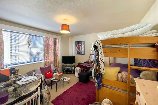 5 Southfields Court, Southfields Road, Eastbourne, East Sussex, BN21 1BX 8