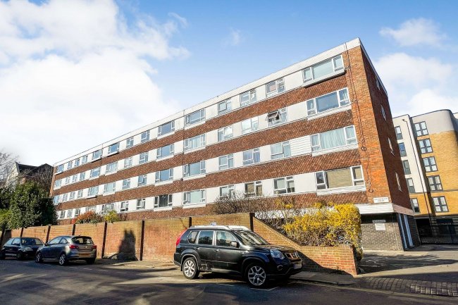 5 Southfields Court, Southfields Road, Eastbourne, East Sussex, BN21 1BX 8