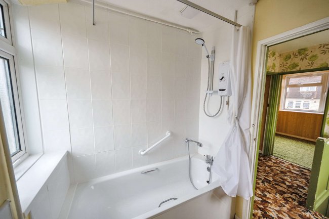 1 Hawthorn Road, Street, Somerset, BA16 0DF 1