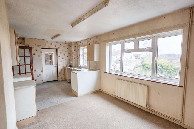 1 Hawthorn Road, Street, Somerset, BA16 0DF 1