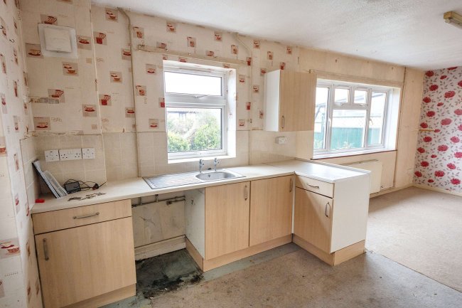 1 Hawthorn Road, Street, Somerset, BA16 0DF 1