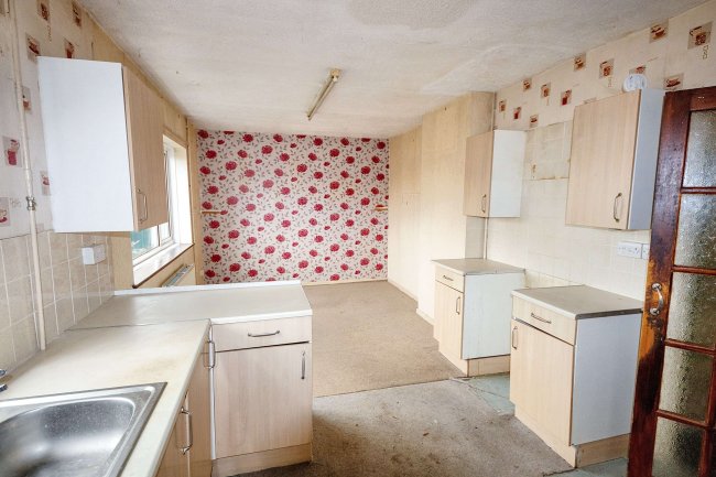 1 Hawthorn Road, Street, Somerset, BA16 0DF 1