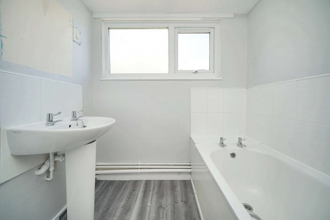 30 Pilgrims Way, Andover, Hampshire, SP10 5HW 9