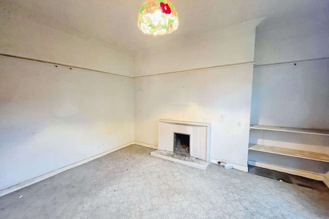 7 Regent Road, Surbiton, KT5 8NN 6