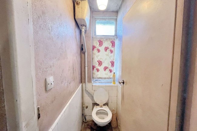 7 Regent Road, Surbiton, KT5 8NN 6