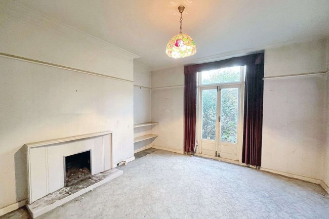 7 Regent Road, Surbiton, KT5 8NN 6