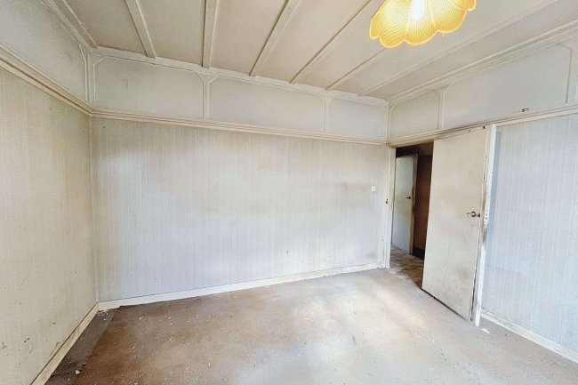 7 Regent Road, Surbiton, KT5 8NN 6