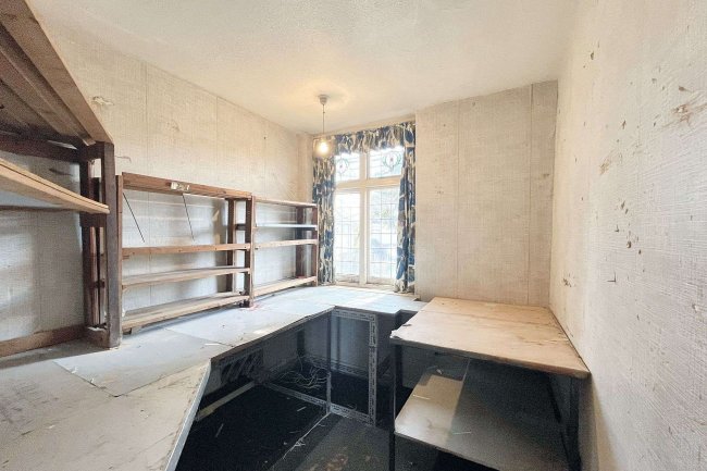 7 Regent Road, Surbiton, KT5 8NN 6