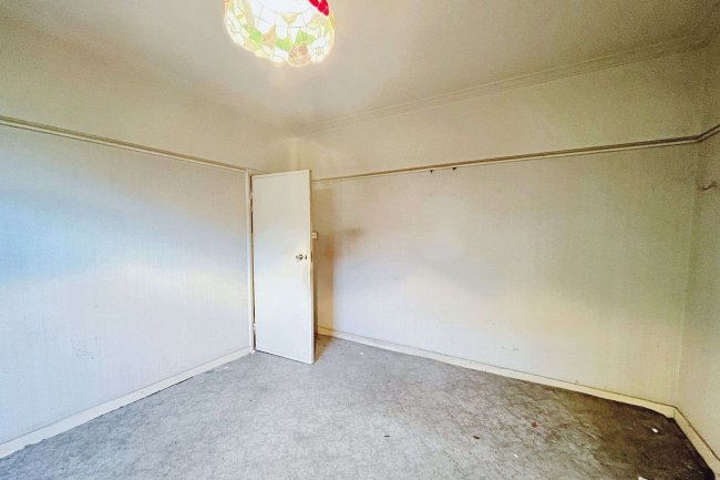 7 Regent Road, Surbiton, KT5 8NN 6