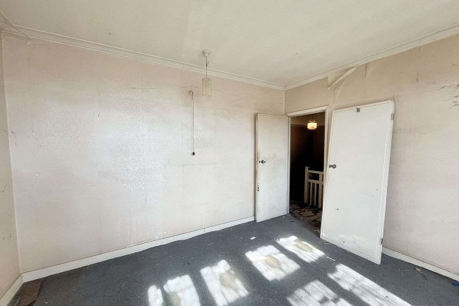 7 Regent Road, Surbiton, KT5 8NN 6