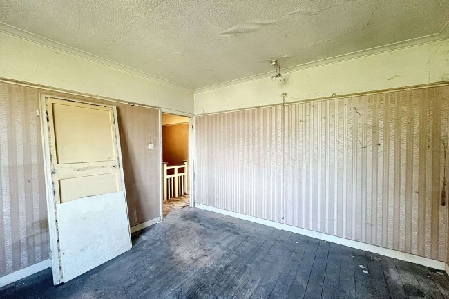 7 Regent Road, Surbiton, KT5 8NN 6