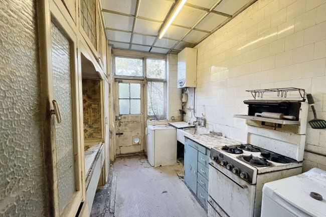 7 Regent Road, Surbiton, KT5 8NN 6